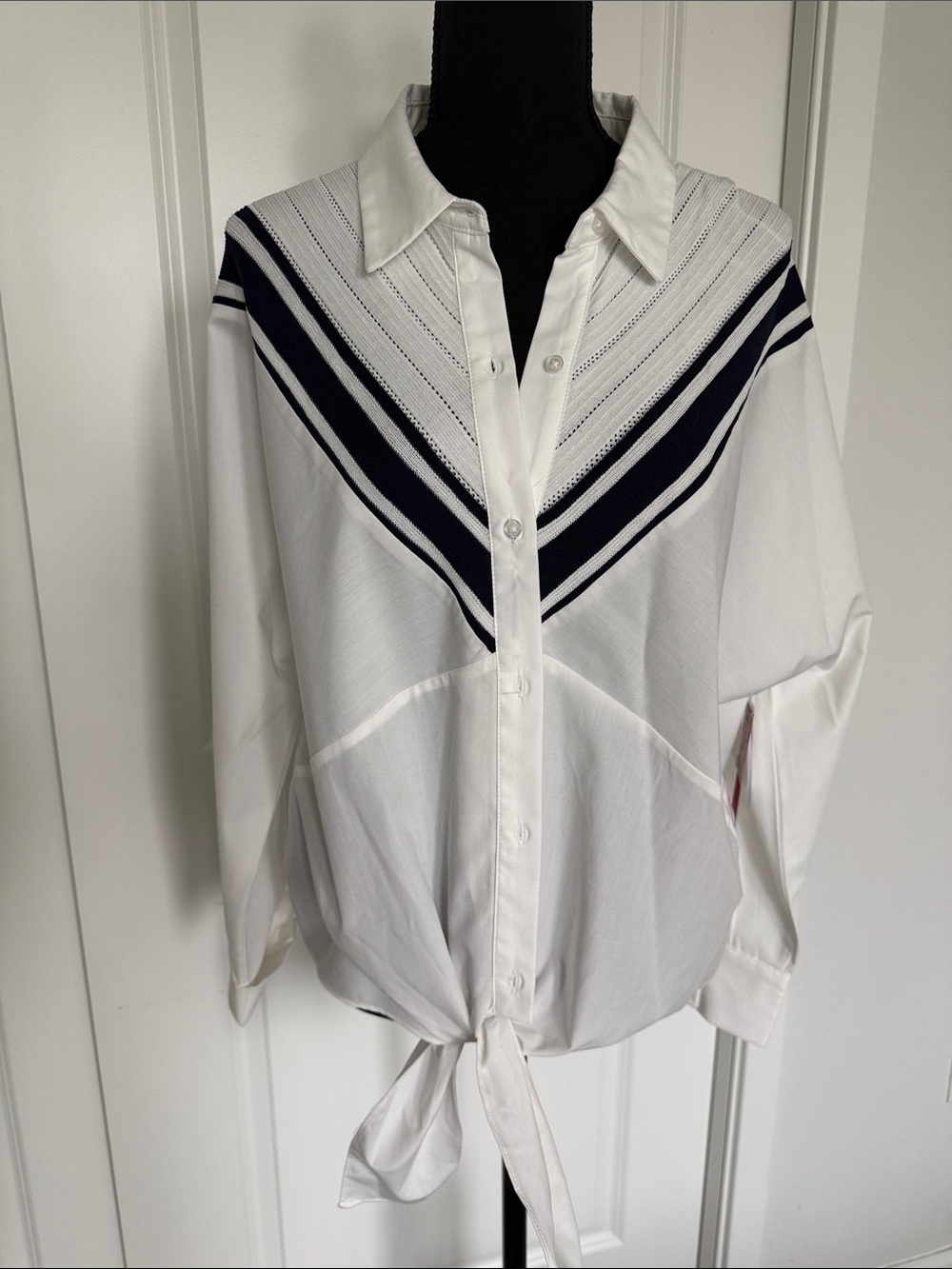 Vince Camuto Bright White Navy Striped Tie Front Button-Up Blouse